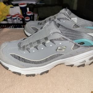 Great pair of Skechers slip-ons